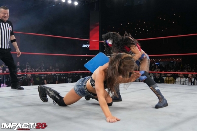 IMPACT2212_MickieJames_vs_TashaSteelz-WM-40-scaled.jpg